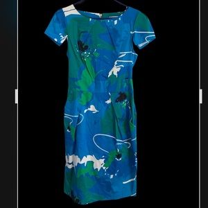 Structured dress with pleats and front pockets